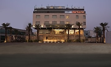 FAIRYLAND CLARKS INN